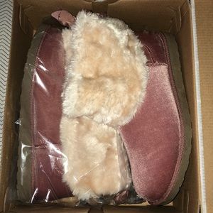 NEVER WORN. Size 9 pink velvet lace boots